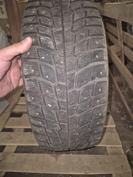 Продам зимние шины.