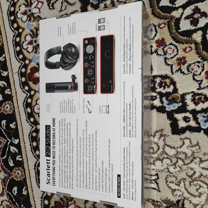 Звуковая карта Focusrite Scarlett 2i2 Studio 3rd Gen