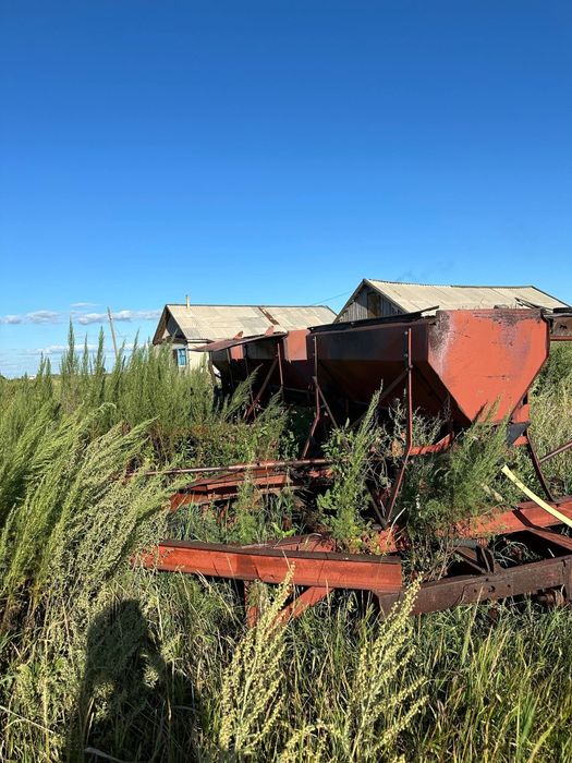 Продам трактор "Т-4" с сеялками