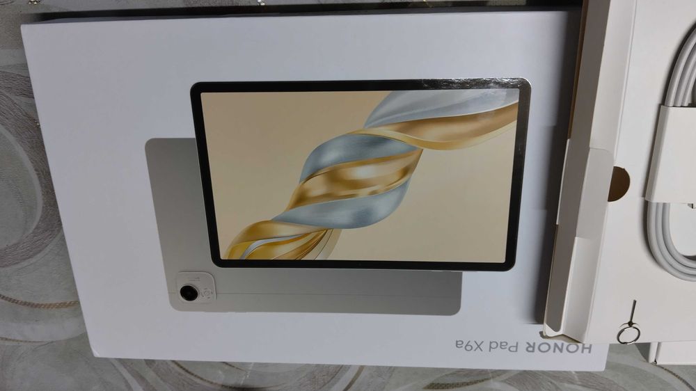 Напълно нов таблет HONOR Pad X9a с клавиатура !