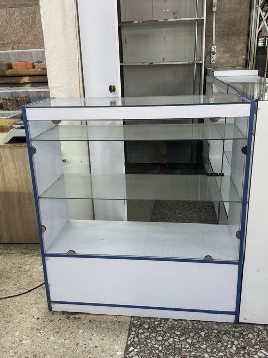 Ветрина стеклянная