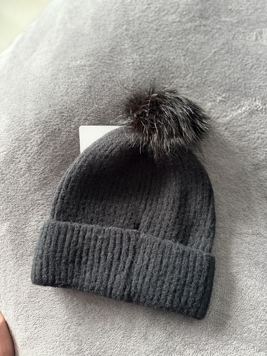 Columbia winter blur caciula cu ciucure culoare neagra marime Os noua