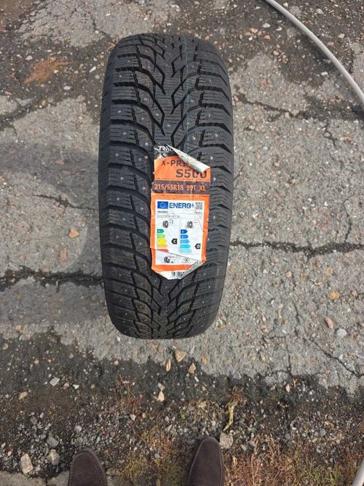 Продам зимние шины шипованные новые