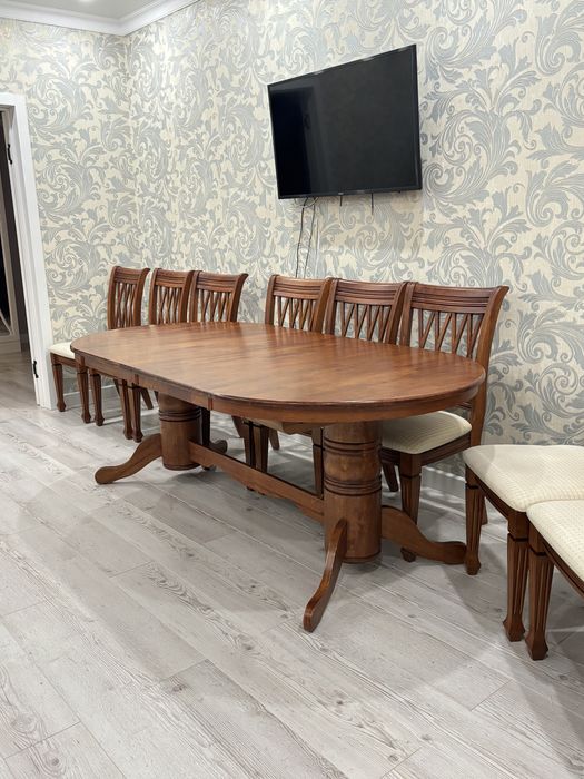 Стол и стулья