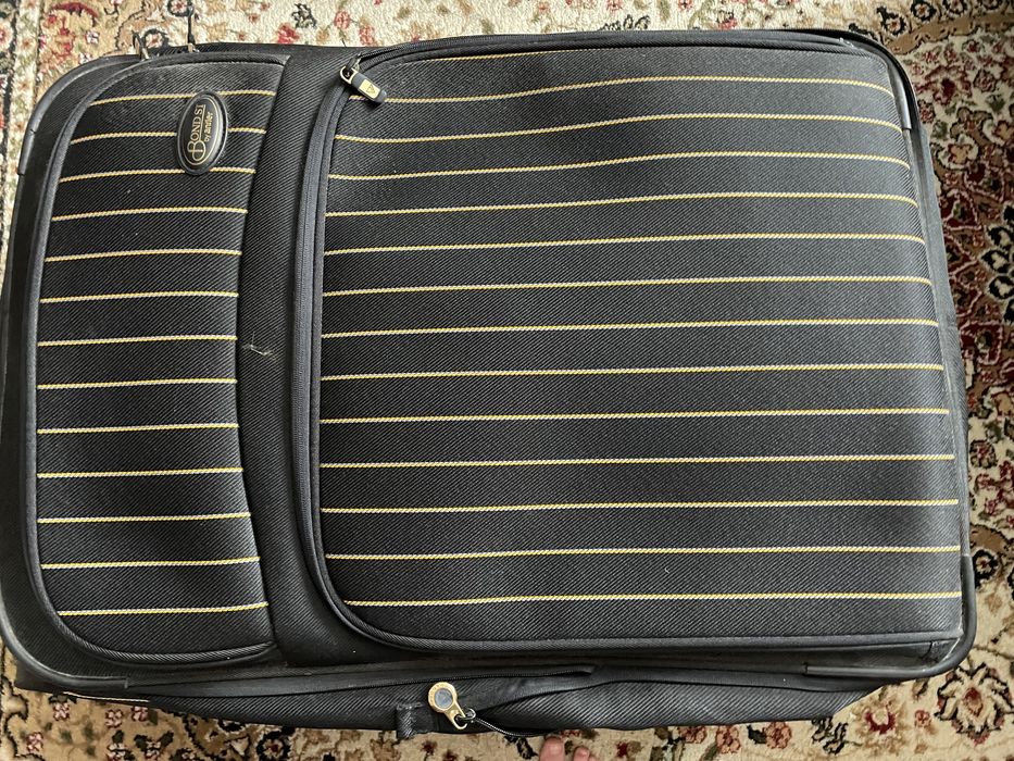 Продам чемоданы комплект