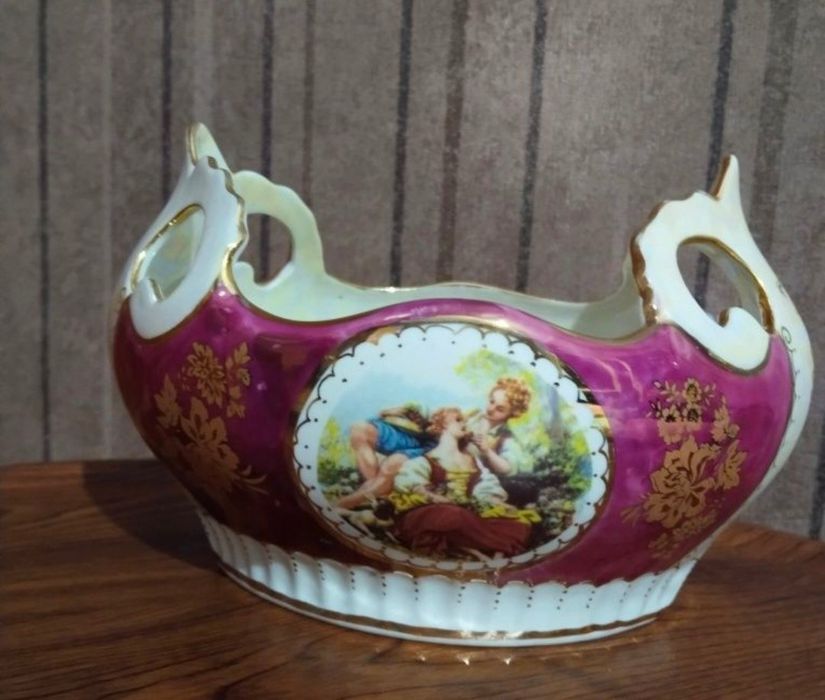 Фарфоровая ваза ручной работы