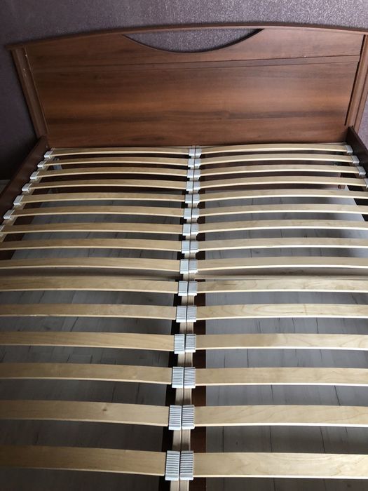 Продам кровать двухспальную