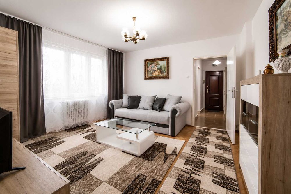Apartament 3 camere – Piața Operei | Etaj intermediar | Lift | Curte privată | Teren în proprietate