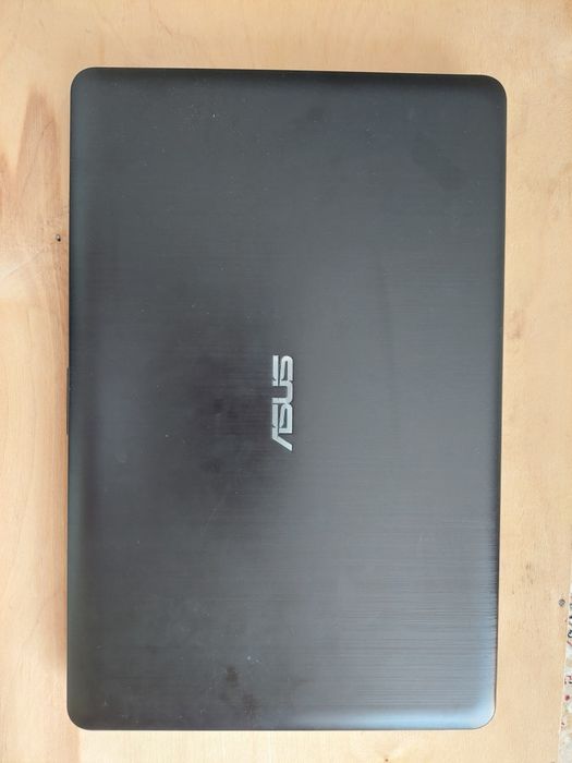 Ноутбук Asus в хорошем состоянии