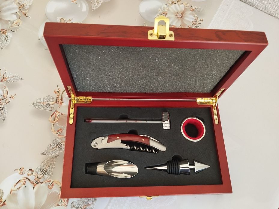 Набор винных аксессуаров