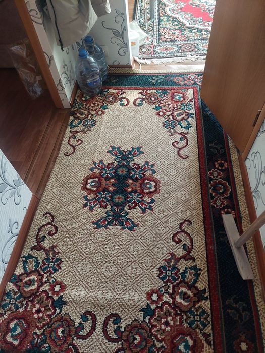 Продам ковёр в коридор