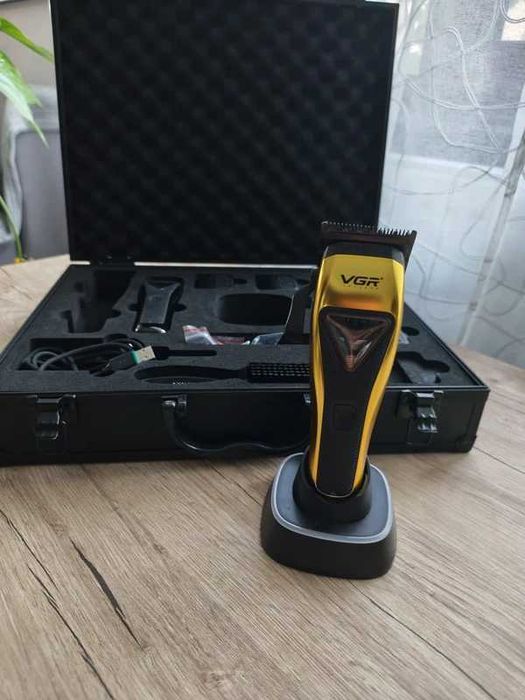 Mașină de tuns VGR V-015 / Preț negociabil / – Utilizată, stare bună + lama JRL taper