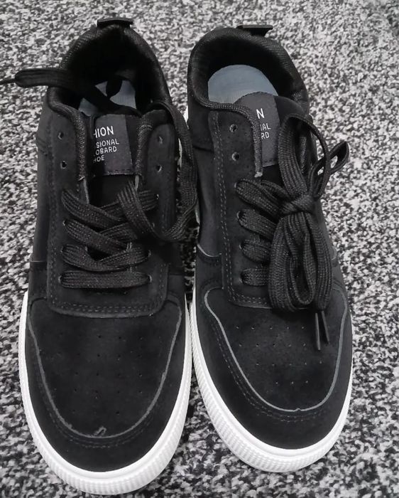 Мъжки обувки черни и бели