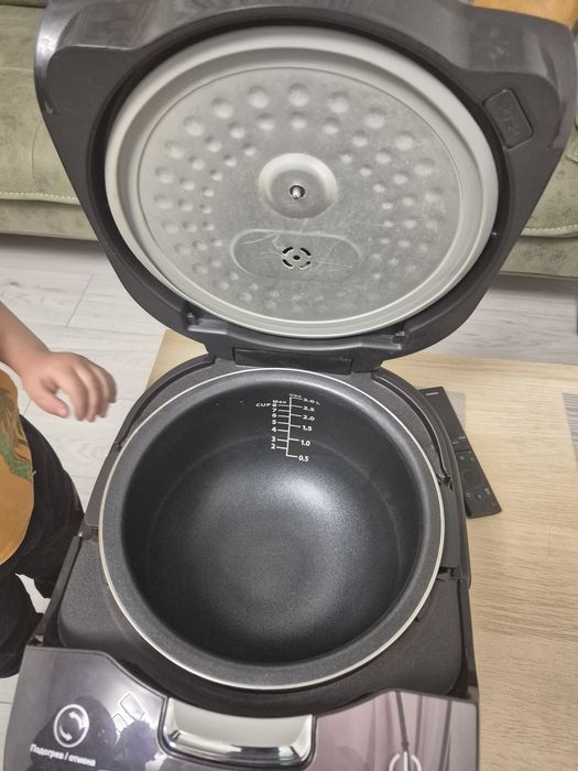 Продаётся мультиварка Polaris