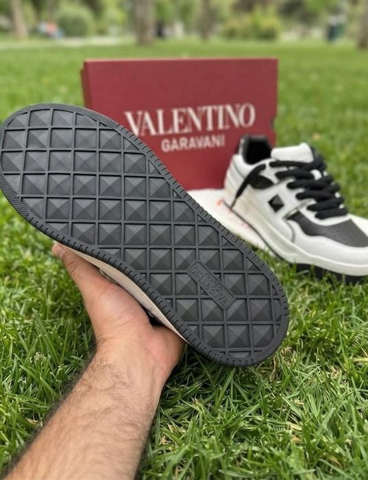 Adidasi Valentino Garavani Negru Alb - Full Box