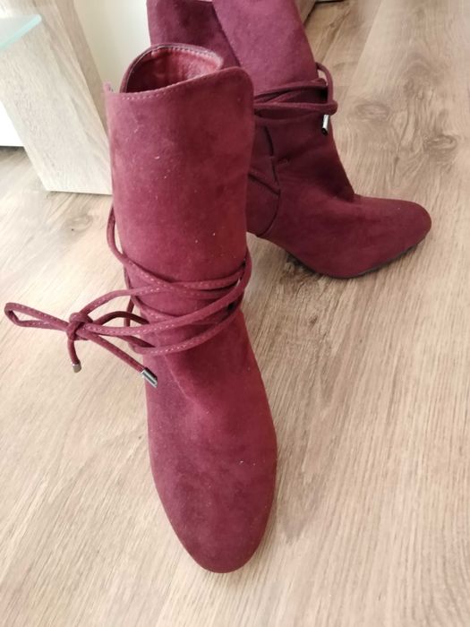 Стилни дамски ботуши