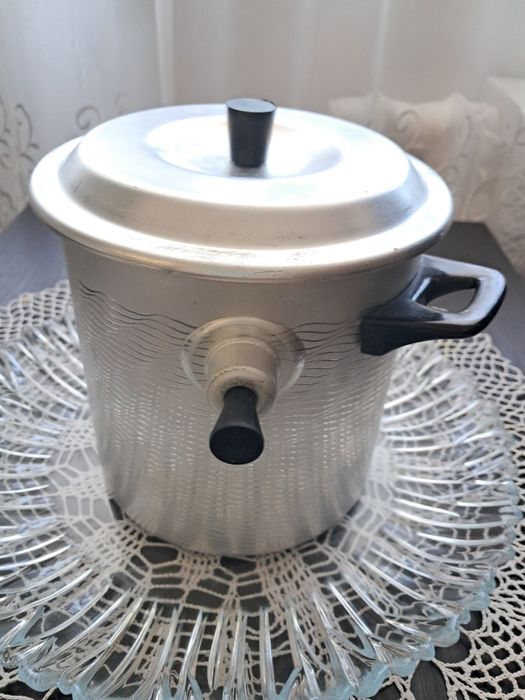 Кастрюля- молоковарка. Новая. Советского производства.