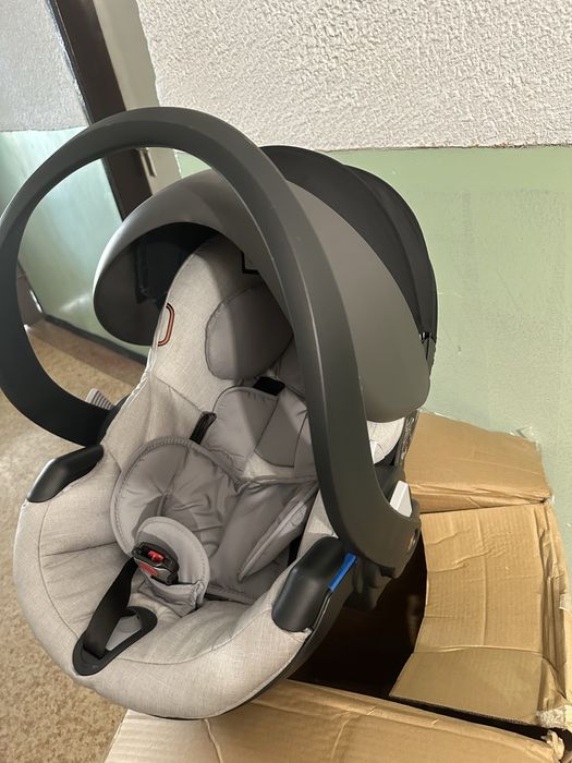 STOKKE XPLORY със всички кошове и чанта плюс поставка за чаша или шише