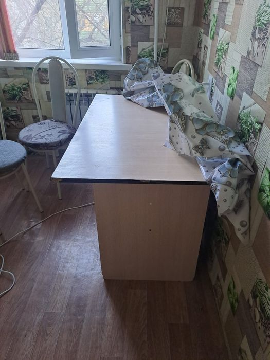 Стол кухонный продам