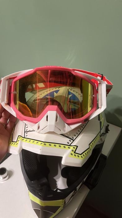 Шлем  кроссовый.