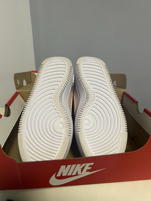 Кецове Nike Court