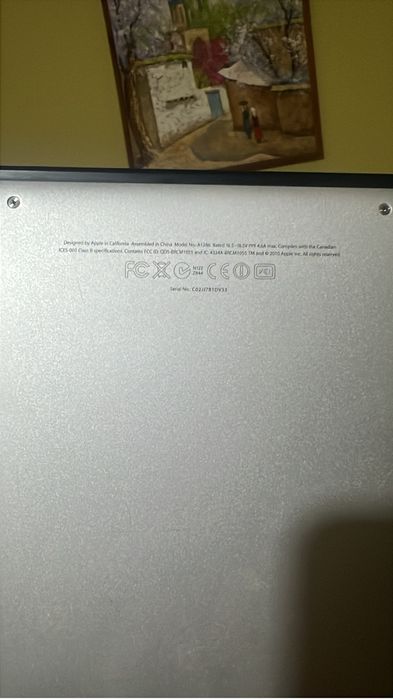 Macbook, model n A 1286, class B specification, serial n C02JJ7B1DV33