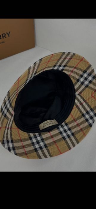 Pălărie Burberry, model 2026, preț fix