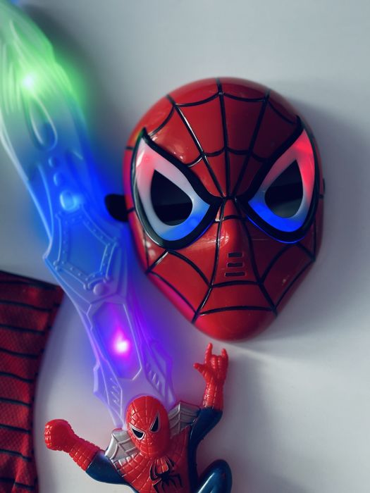 Лот Спайдермен - Светеща маска и меч