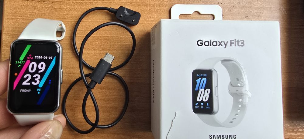 Samsung galaxy Fit 3 + 5 ремешков