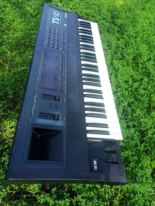 Ensoniq ts 10 sotiladi.  3-5 Versiya