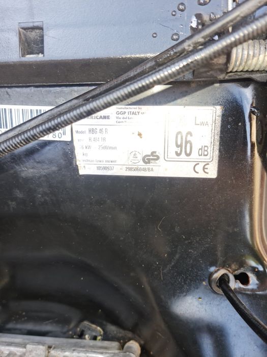 De vânzare ,mașină de tuns iarba pe.benzina.