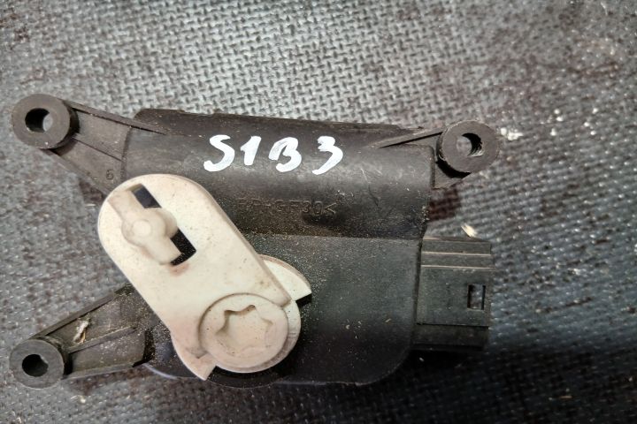Motoras clapeta aeroterma 0132901340  /  1K1907511C 0132901340 / 9833