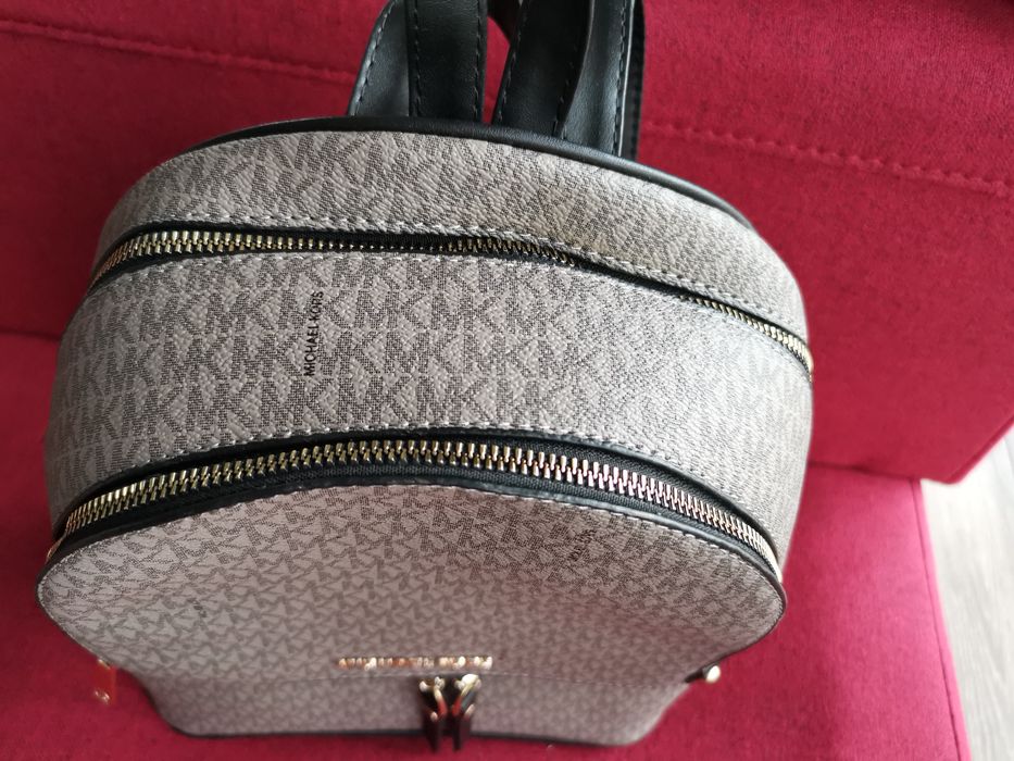 Rucsac si portfard Michael Kors