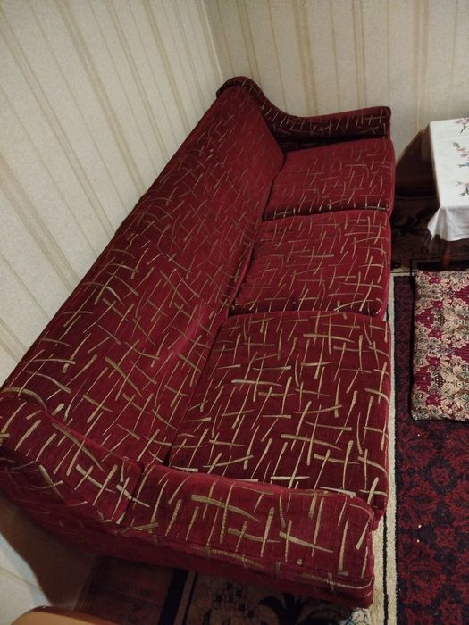 Продам диван и 2 кресла. Советский раскладной,  деревянный