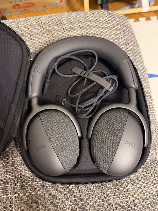 Dell WL7024 – căști wireless premium, ca noi –
