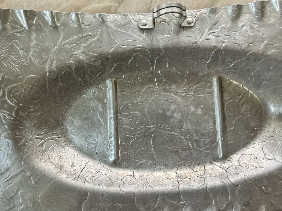 Стар винтидж алуминиев поднос с флорални мотиви