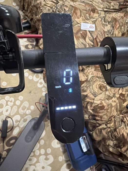 Продам электро самокат xiomi m365 pro