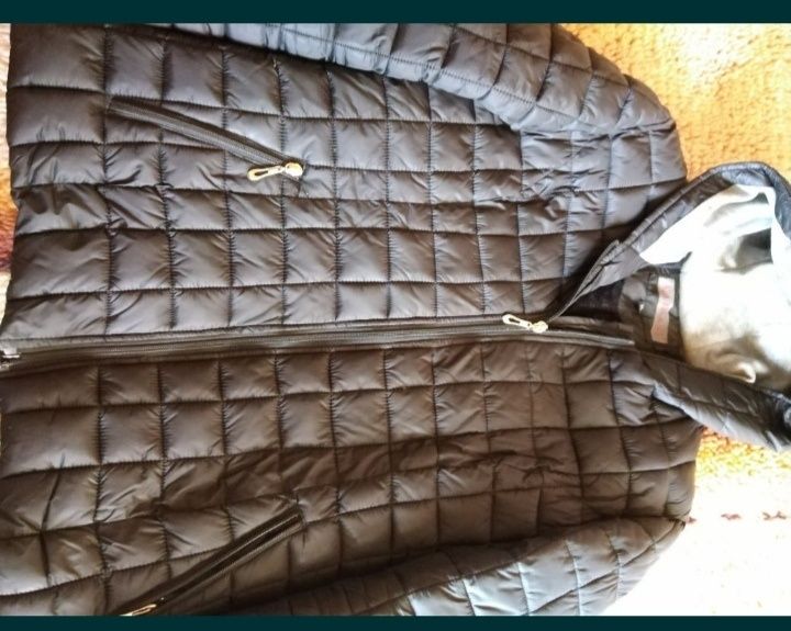 Дамско черно яке с качулка