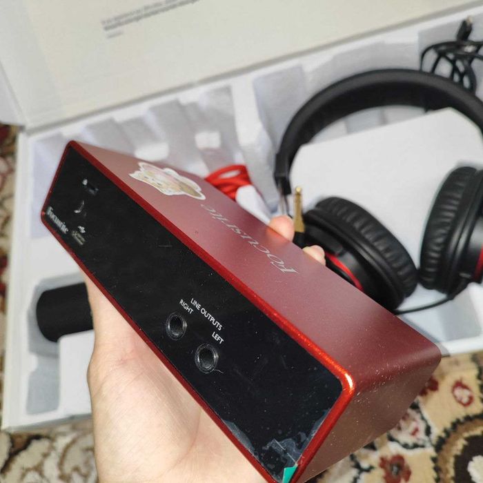 Звуковая карта Focusrite Scarlett 2i2 Studio 3rd Gen