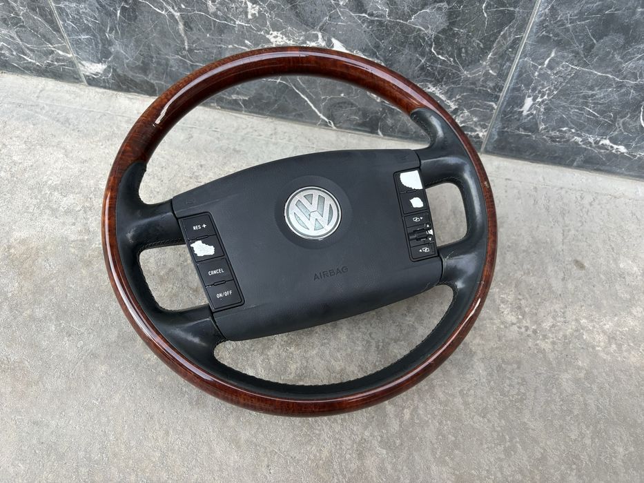 Деревянный руль на VW Tuareg 1