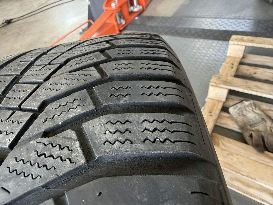 2бр. ЗИМНИ ГУМИ С Борд 235/55R/18 -HANKOOK- DOT:3617- 3.6мм. *40€ Комплект*