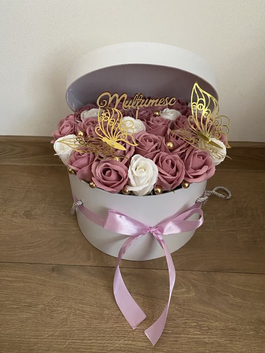 Ursuleti din trandafiri de spuma si aranjamente din flori de sapun