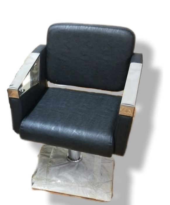 Продам парикмахерское кресло