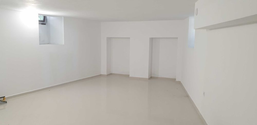 Дава се под наем Магазин в Варна, ЖП Гара - 220 кв.м за 1428 € - Снимка #8