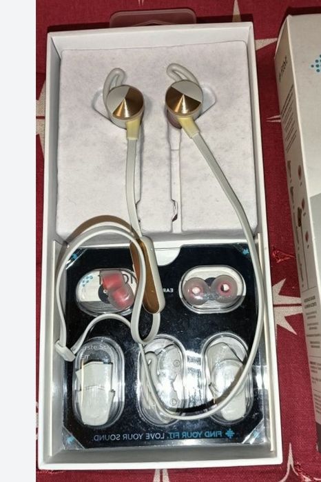 Căști Bluetooth Fitbit Flyer