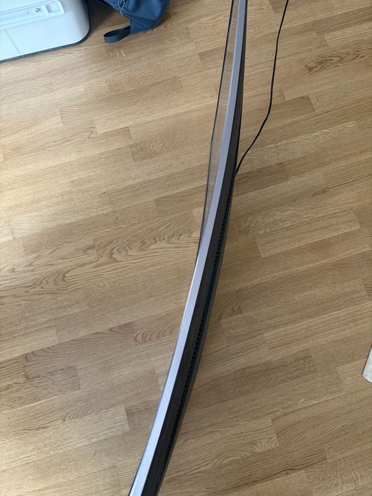 Samsung UE49KU6672UXXH — 49”, серия KU, извит екран.