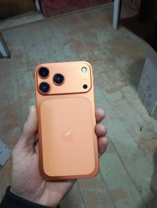Iphone 11 / 17 pro korpusda ideal brga bir tushgan