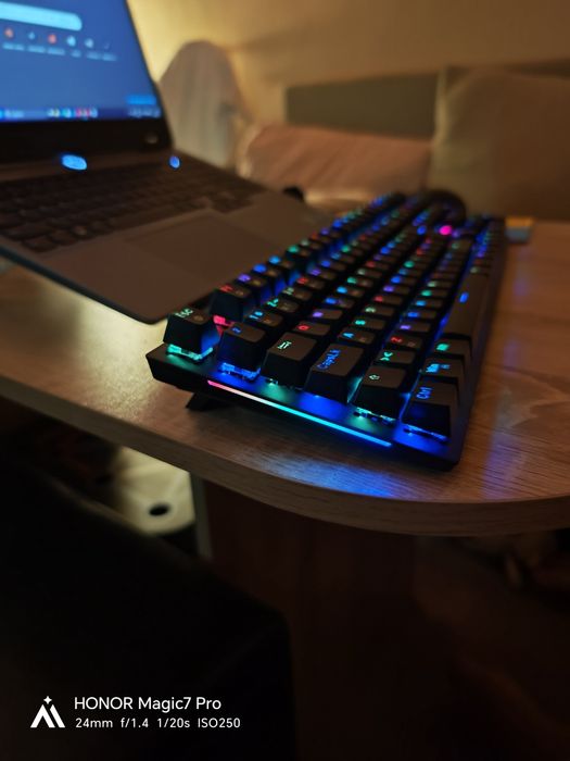 Безжична геймърска RGB клавиатура kovar