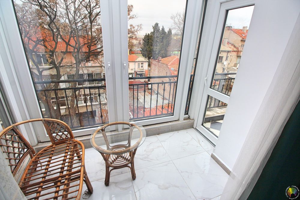 Дава се под наем Многостаен апартамент в Бургас, Център - 150 кв.м за 1200 € - Снимка #7