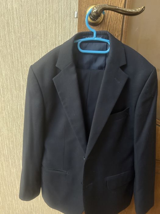 Продам школьную форму на 8-9 лет